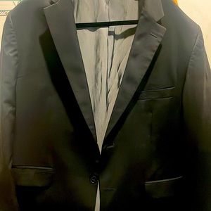 I’m selling a suit it is it Xx large Don’t need it can’t fitted